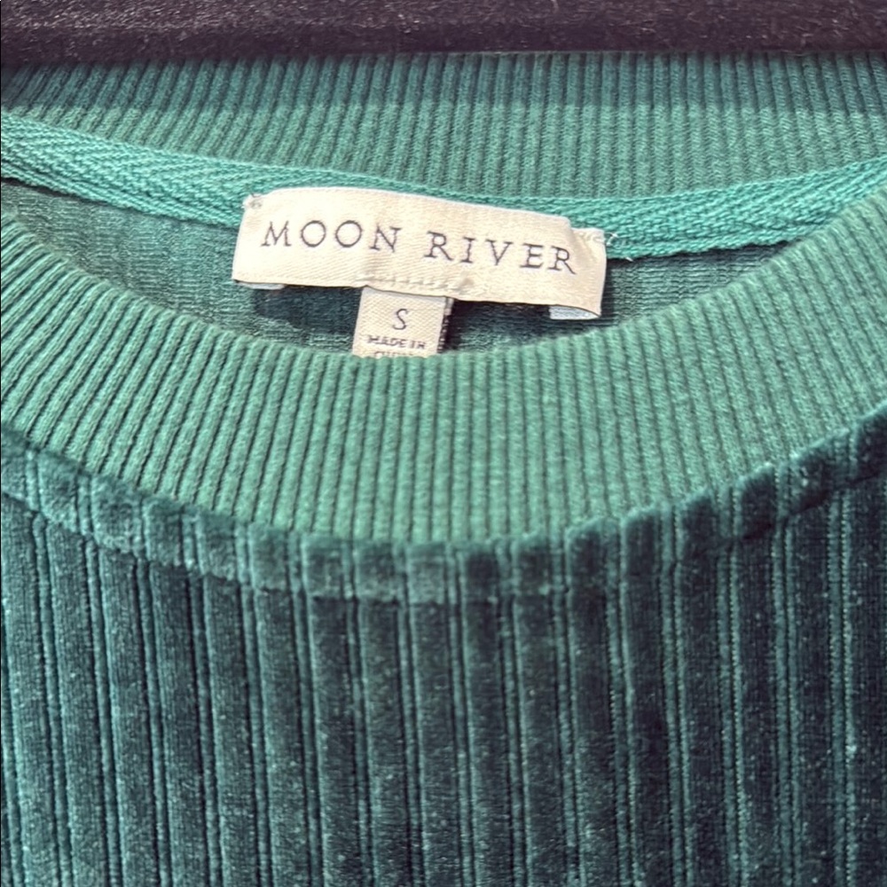Moon River Green Puff Sleeve Ribbed Blouse - Picture 2 of 3